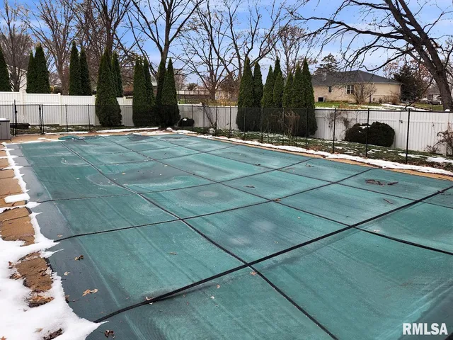 $339,000 | 316 Pinecrest Drive, Germantown Hills, IL 61548