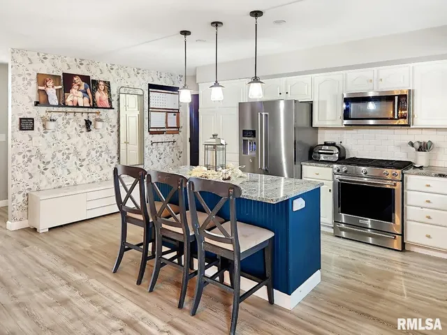 $339,000 | 316 Pinecrest Drive, Germantown Hills, IL 61548