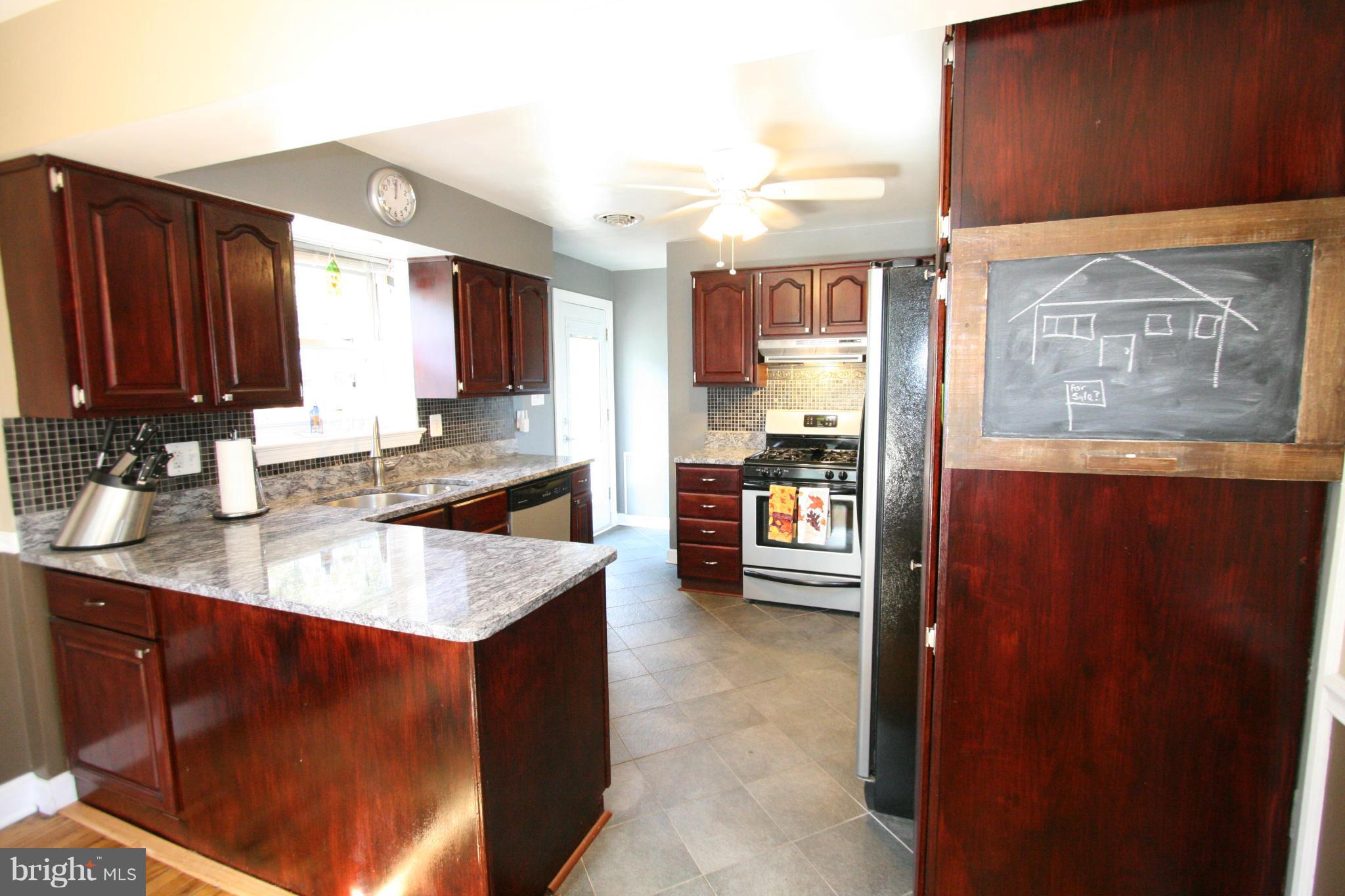 5904 Frederick Street Springfield, VA 22150 - Photo 5 of 23 Home has great flow, cook and entertain!