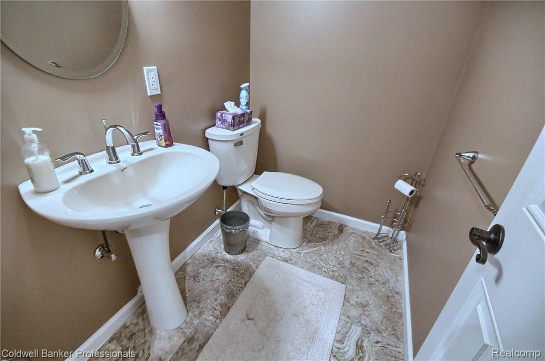 23579 Dunston Road Novi, MI 48375 - Photo 31 of 32 Lower Level Powder Room