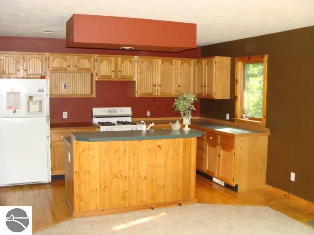 303 High Lake Road Traverse City, MI 49696 - Photo 2 of 15 1697110-1.JPG