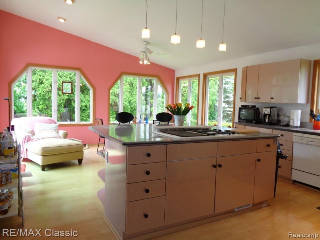 5218 Patrick Road West Bloomfield, MI 48322 - Photo 12 of 17 017.jpg