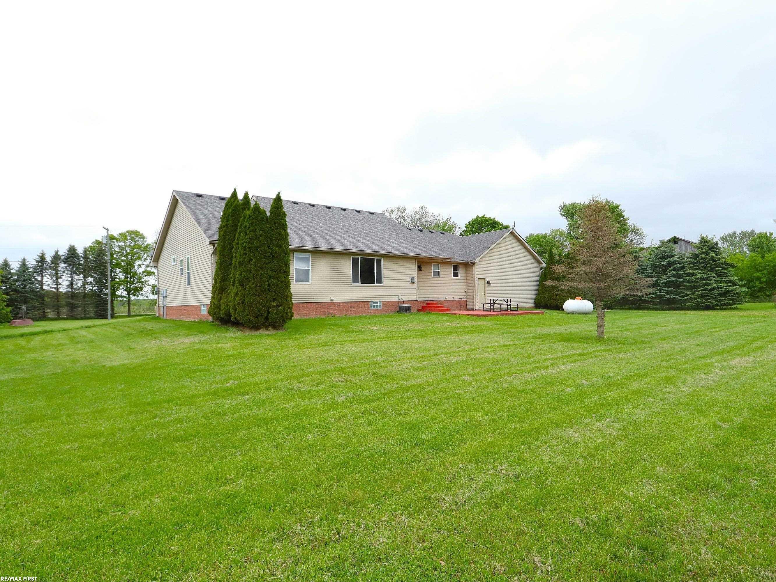 17300 Armada Center Road Armada, MI 48005 - Photo 27 of 31 50176165-e70adf6e-9db6-48cc-8d40-67c986bc1f39.JPG