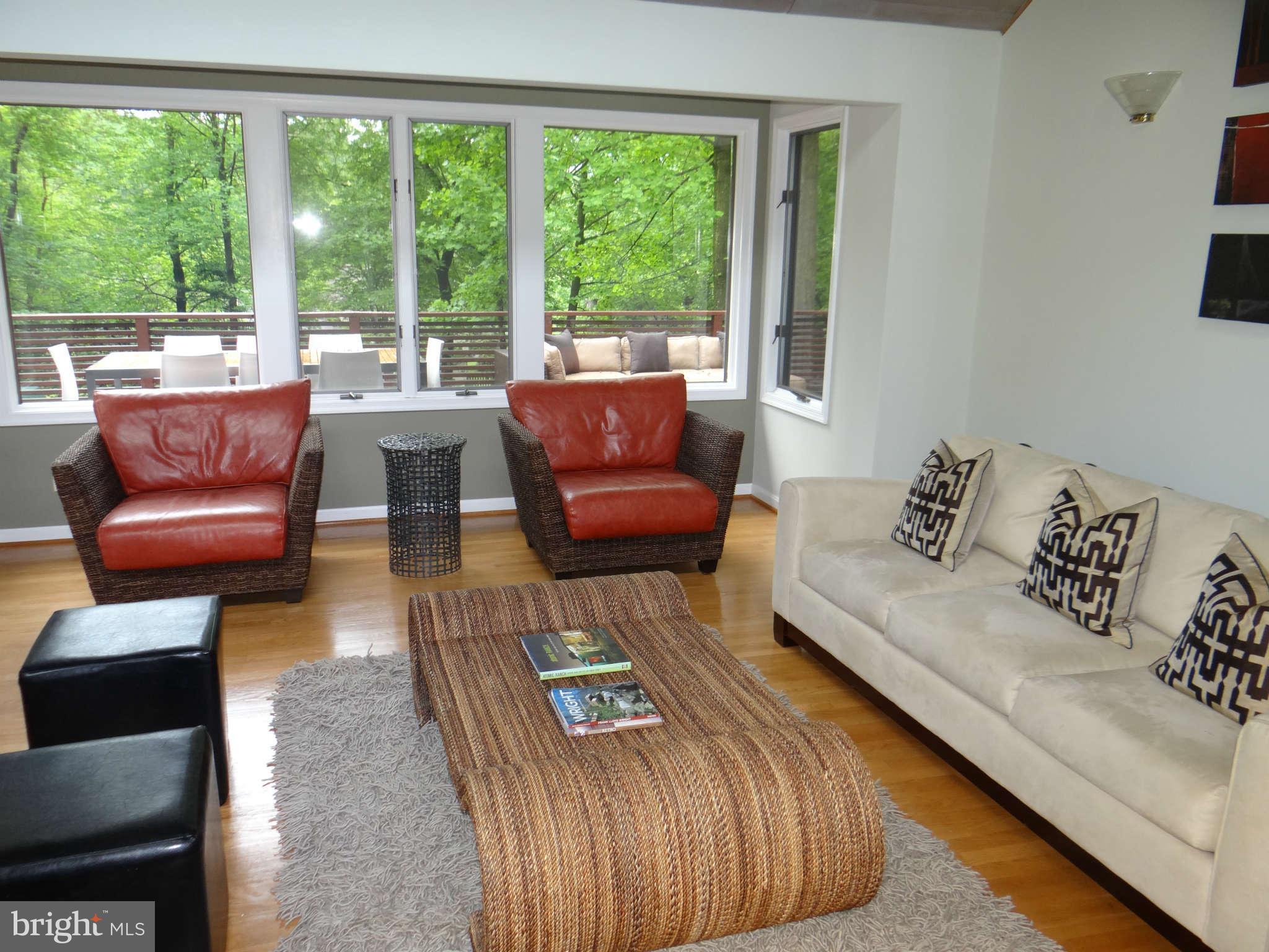 14925 Wellwood Road Silver Spring, MD 20905 - Photo 5 of 21 Living Room