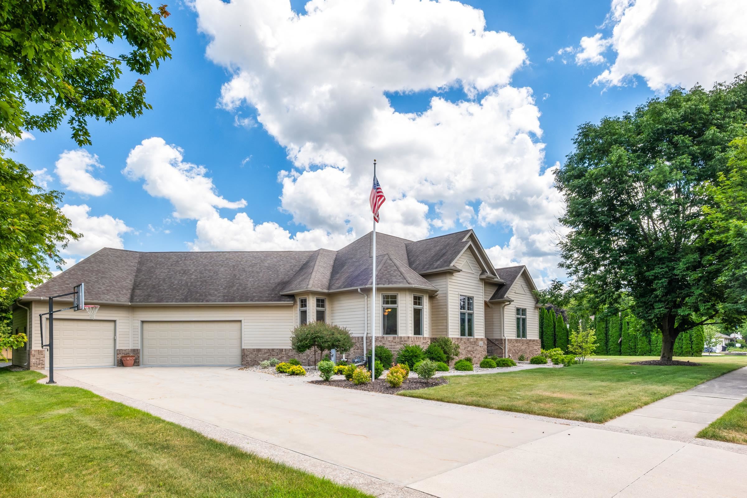 1015 Thomas Street Ripon, WI 54971 - Photo 2 of 65