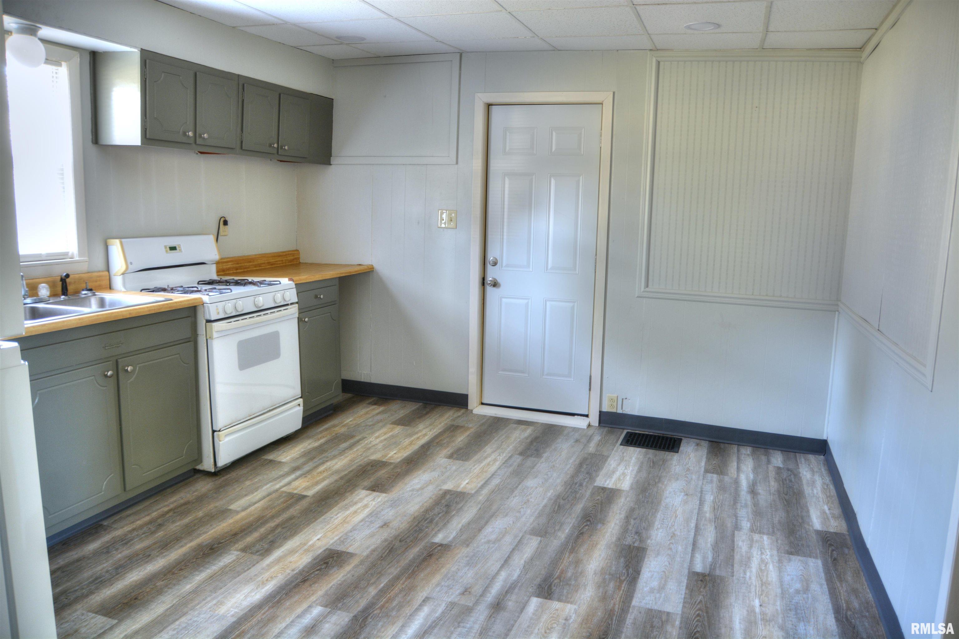 309 South Dudley Street Macomb, IL 61455 - Photo 11 of 21