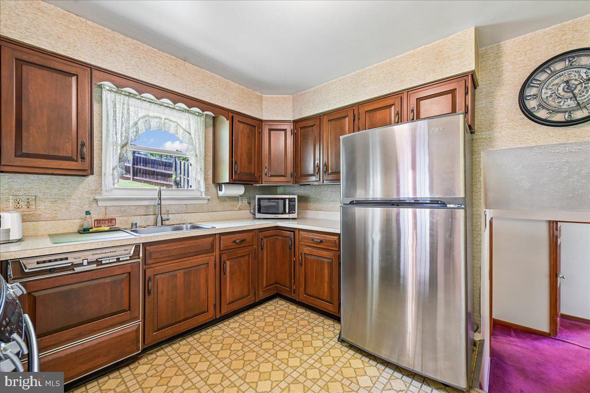 5643 Inverchapel Road Springfield, VA 22151 - Photo 26 of 65 Kitchen