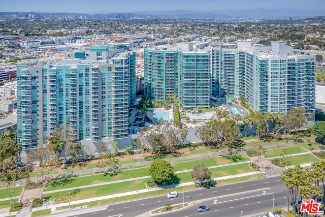 $899,900 | 13700 Marina Pointe Drive, Unit 1018, Marina del Rey, CA 90292