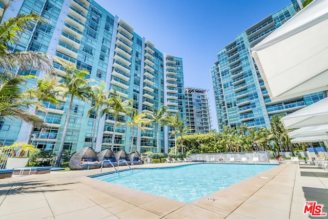 $899,900 | 13700 Marina Pointe Drive, Unit 1018, Marina del Rey, CA 90292
