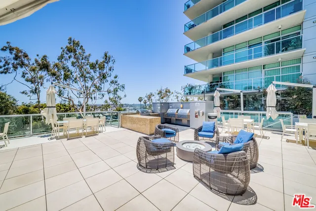 $899,900 | 13700 Marina Pointe Drive, Unit 1018, Marina del Rey, CA 90292