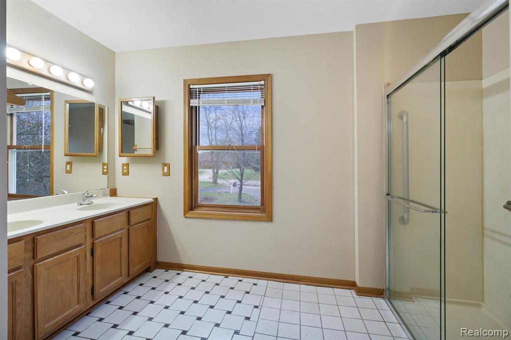 2235 Hiller Road West Bloomfield, MI 48324 - Photo 18 of 38