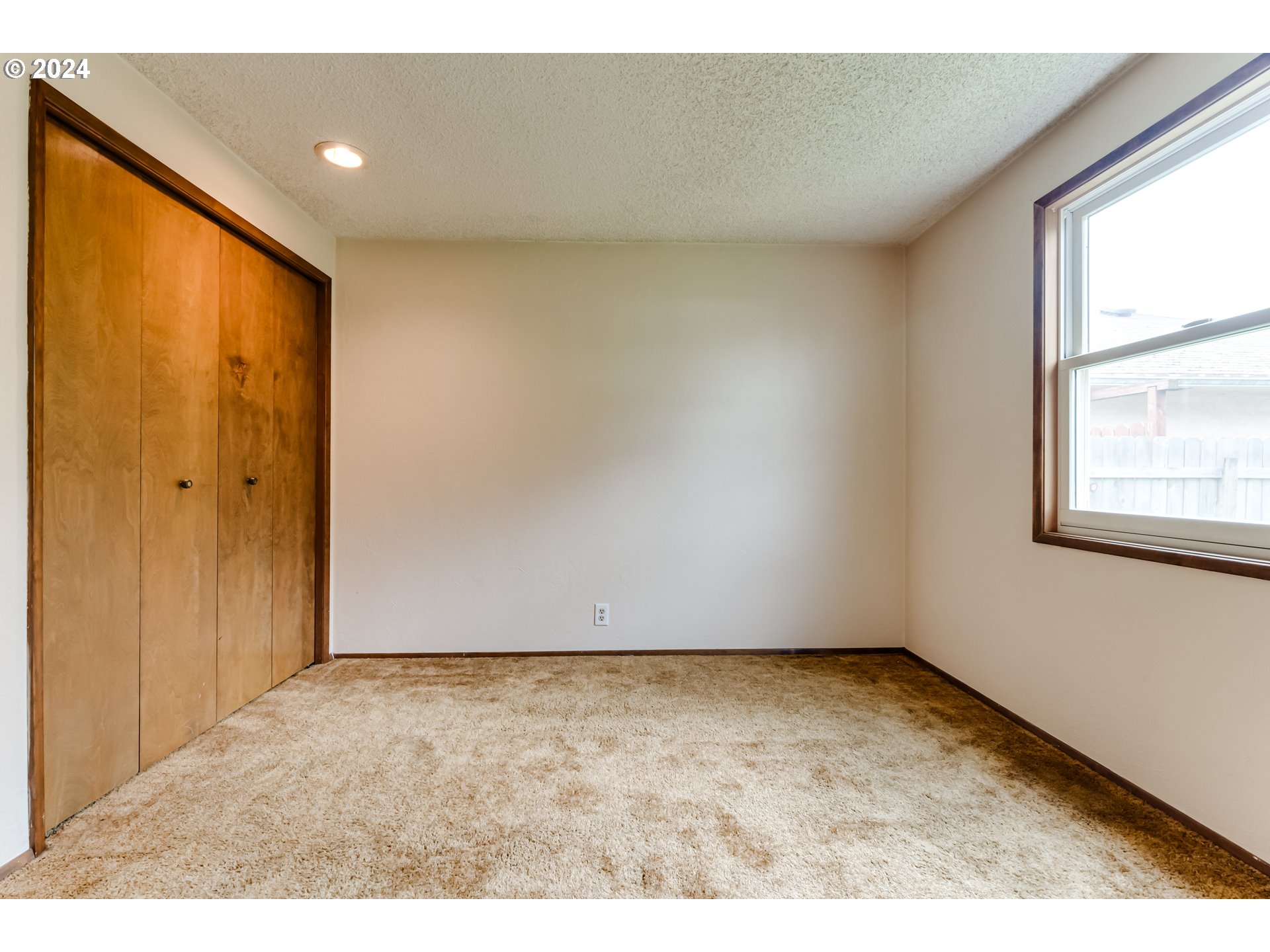 1038 5th Street Springfield, OR 97477 - Photo 15 of 26 an empty room with a window