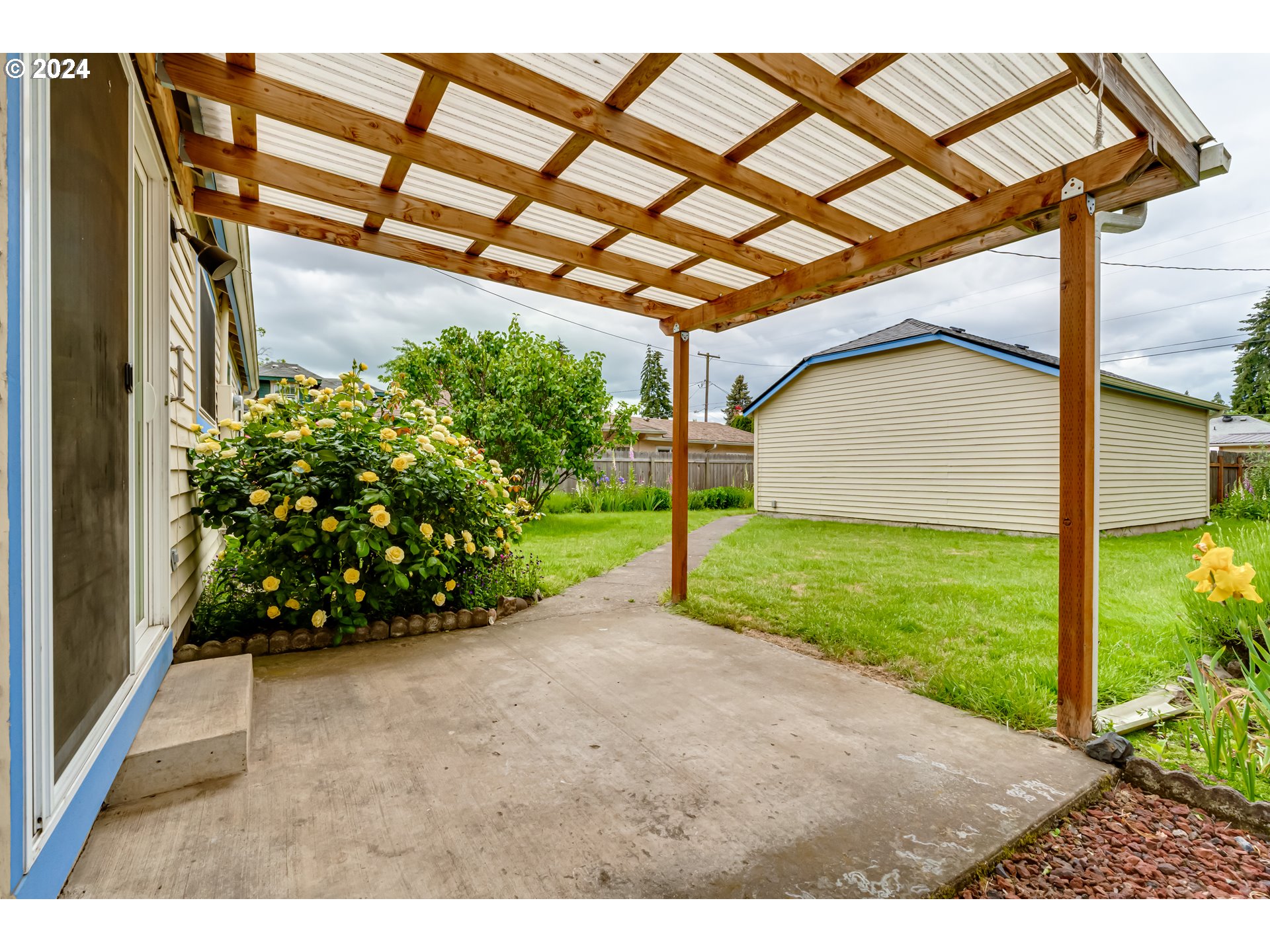 1038 5th Street Springfield, OR 97477 - Photo 19 of 26 a view of a backyard