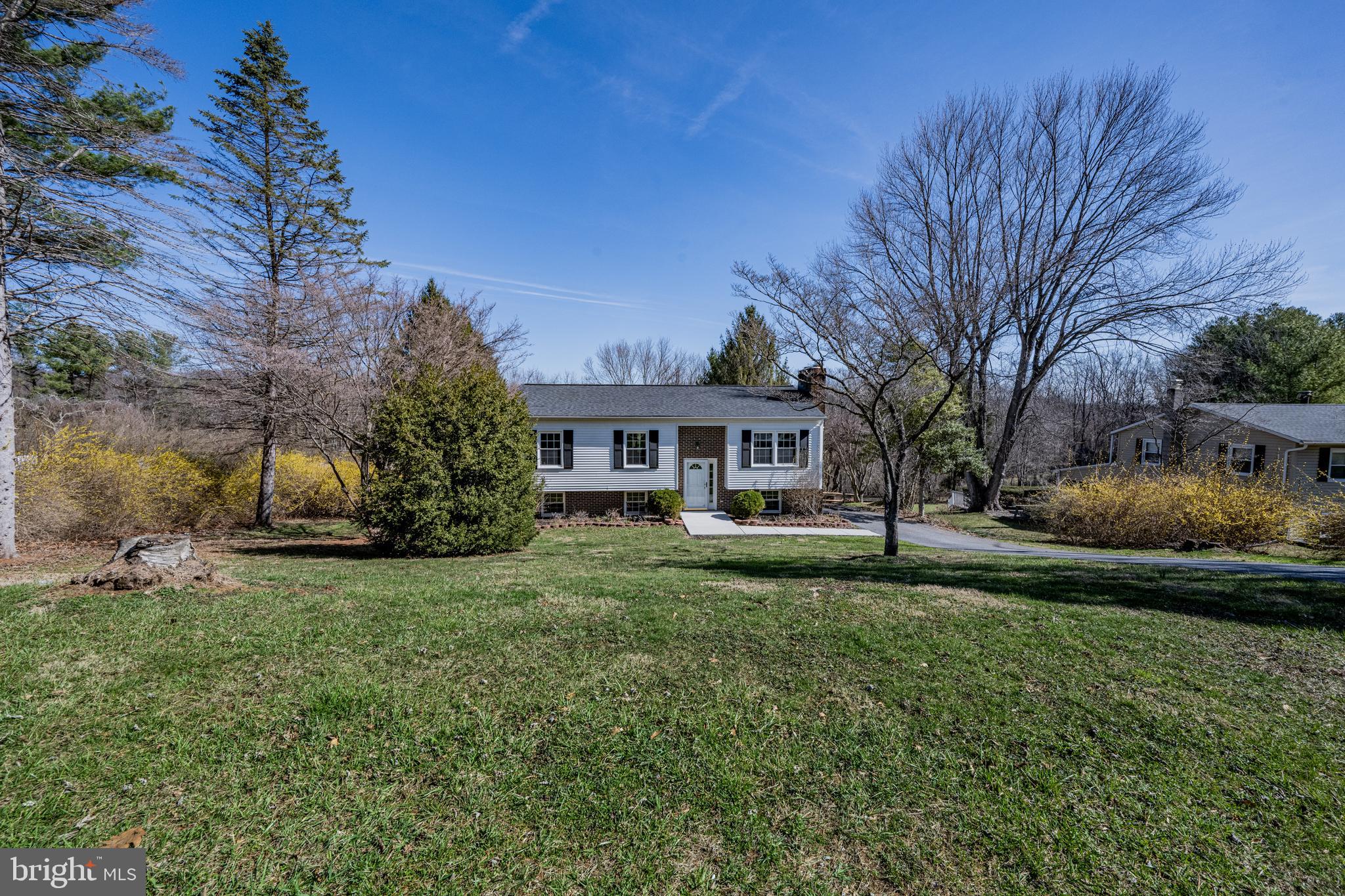 2402 Raintree Avenue Westminster, MD 21157 - Photo 2 of 32