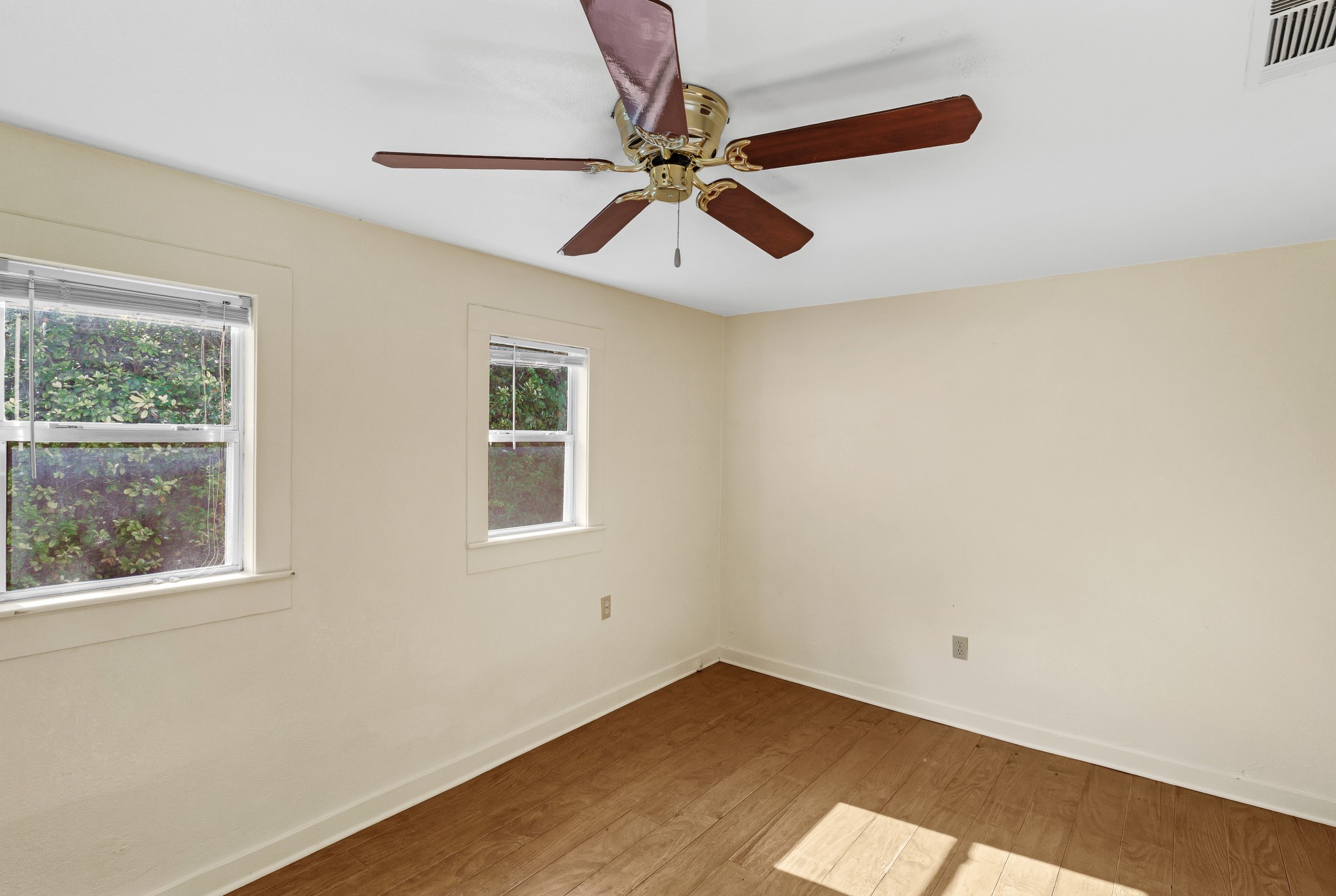 501 East 4th Street Georgetown, TX 78626 - Photo 13 of 25 a view of an empty room with a window