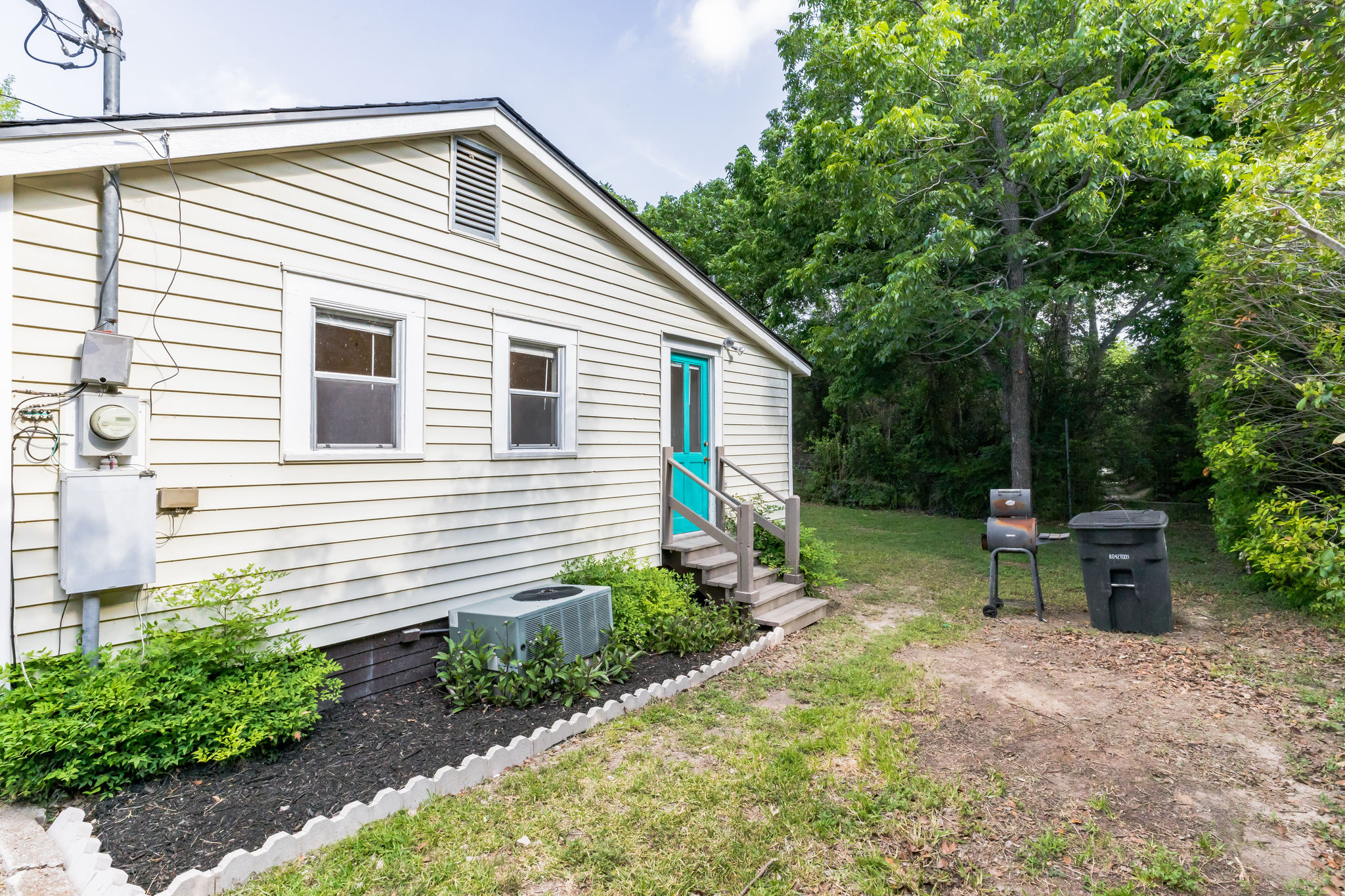 501 East 4th Street Georgetown, TX 78626 - Photo 23 of 25 a view of a house with a yard and sitting area