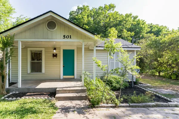 $1,375 | 501 East 4th Street, Georgetown, TX 78626