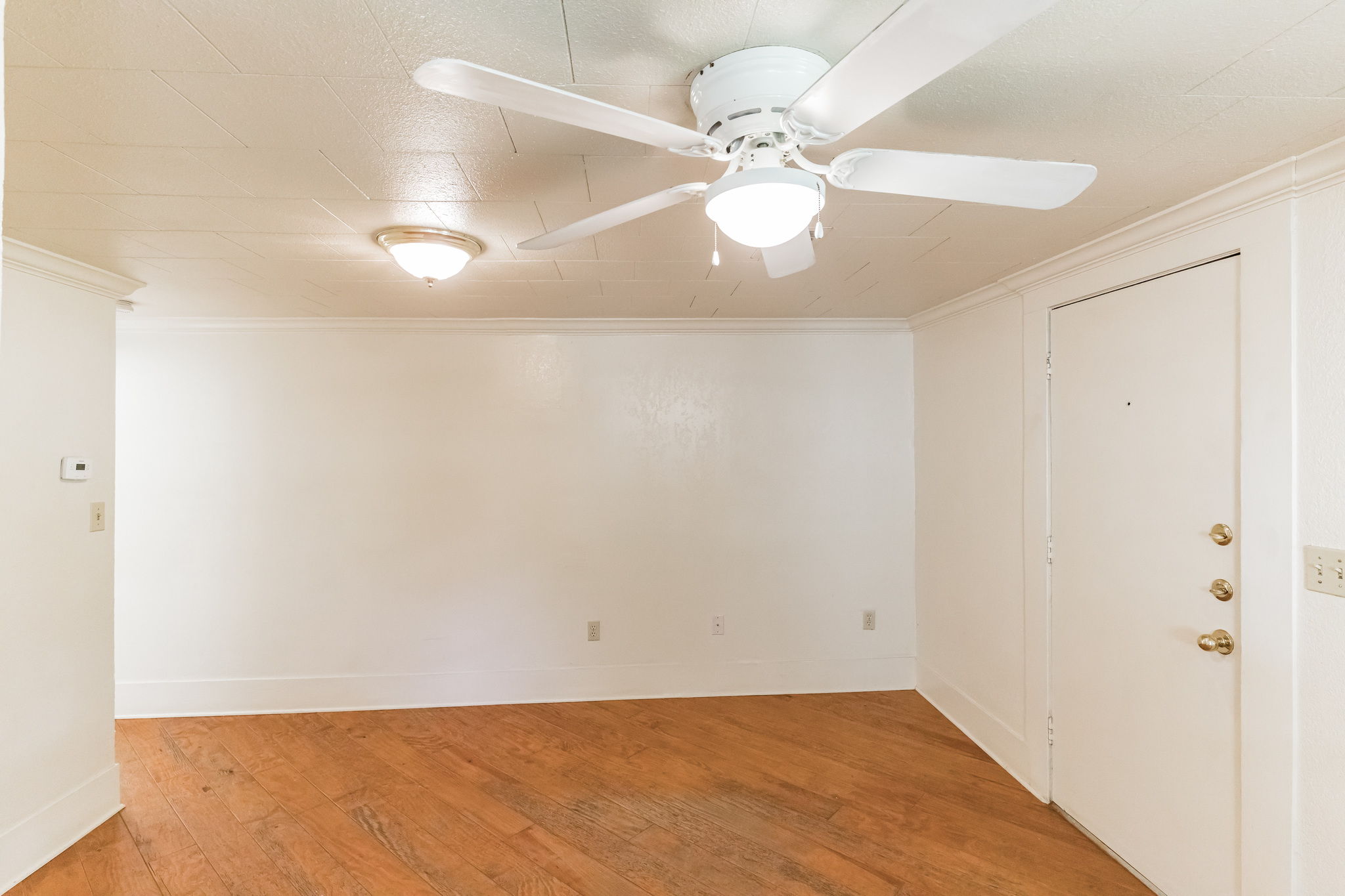 501 East 4th Street Georgetown, TX 78626 - Photo 5 of 25 an empty room with a chandelier fan and a chandelier fan