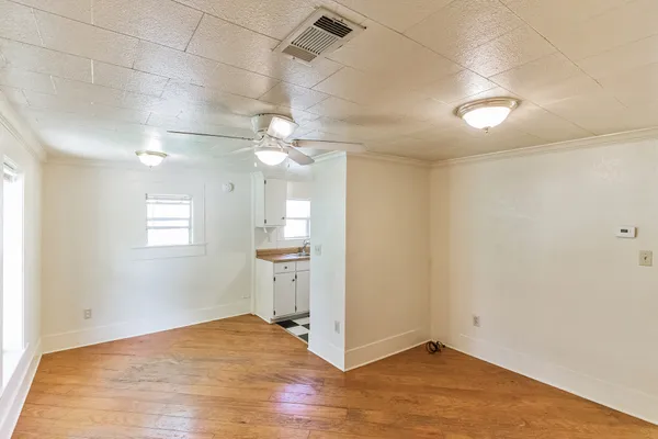 $1,375 | 501 East 4th Street, Georgetown, TX 78626