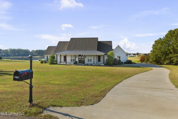 $945,000 | 104 Chamberlin Court, Madison, MS 39110
