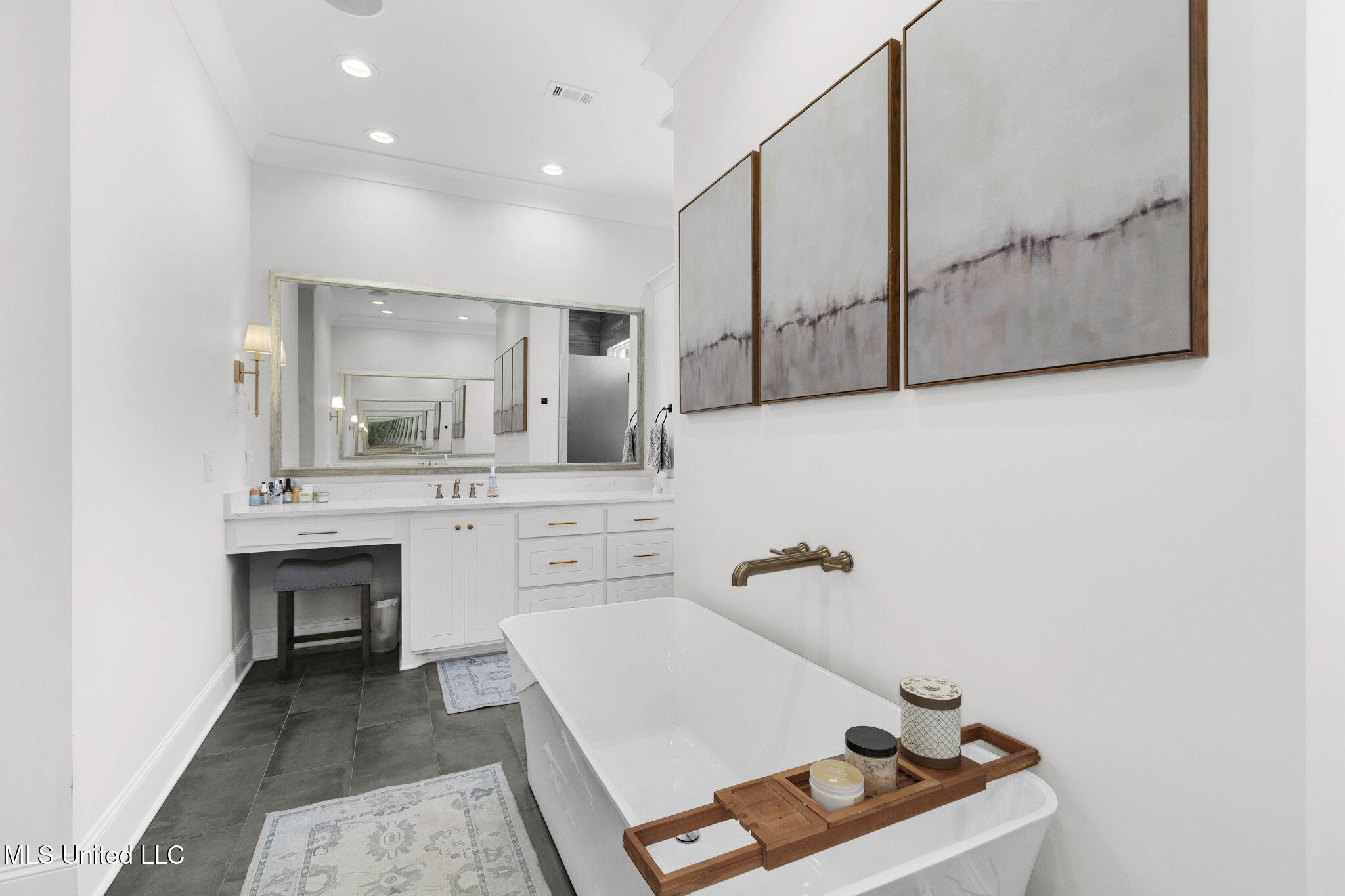 104 Chamberlin Court Madison, MS 39110 - Photo 41 of 106 Soaker Tub and Her Vanity