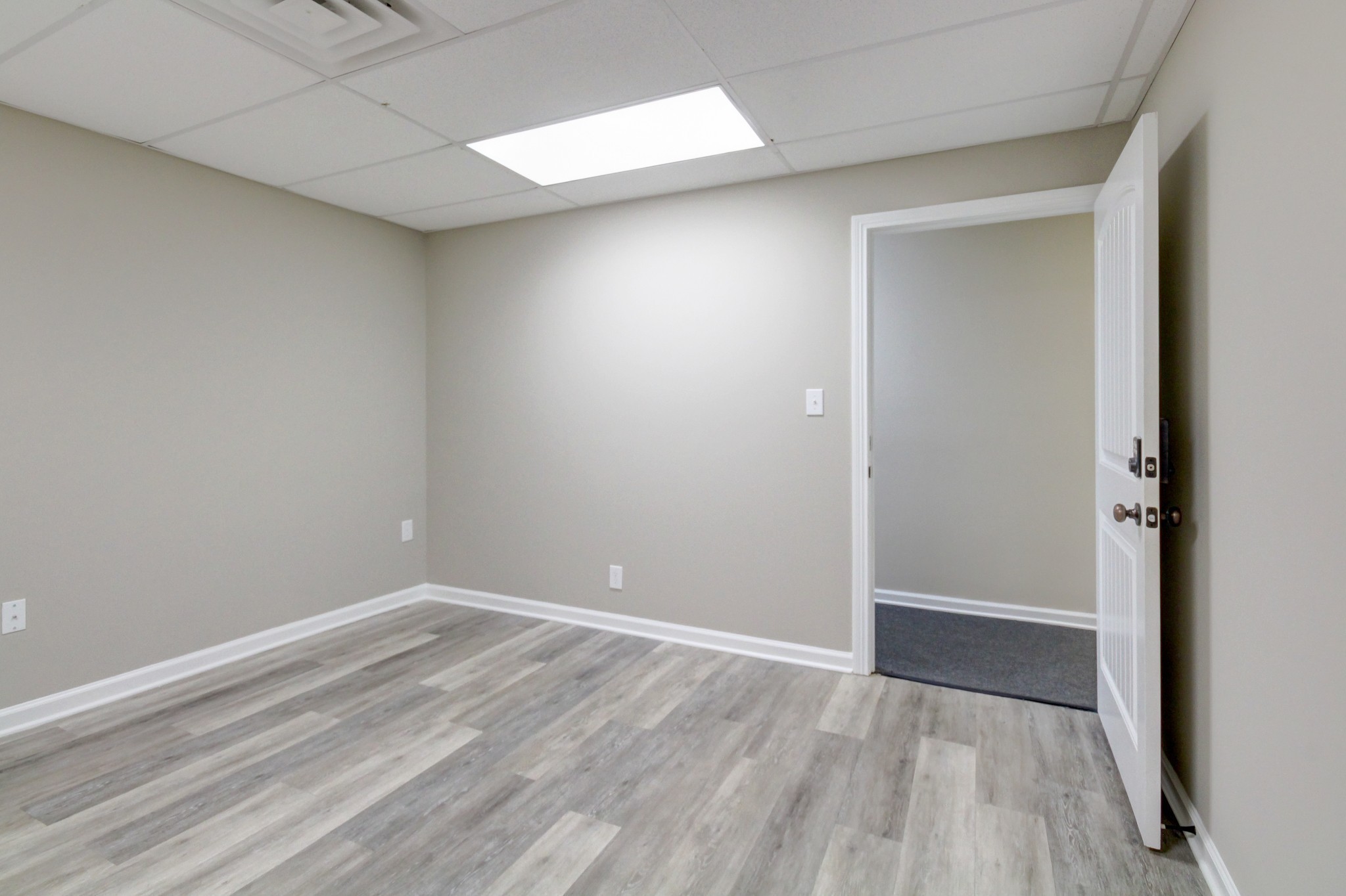 1017 South Riverside Drive Clarksville, TN 37040 - Photo 31 of 51 wooden floor in an empty room