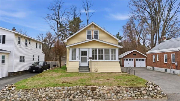 $275,000 | 18 Pine Avenue, Colonie, NY 12205