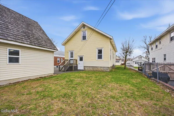 $275,000 | 18 Pine Avenue, Colonie, NY 12205