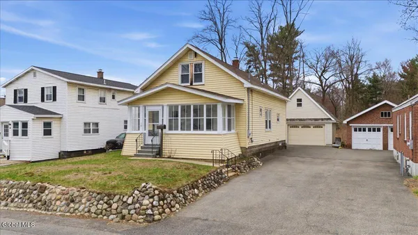 $275,000 | 18 Pine Avenue, Colonie, NY 12205