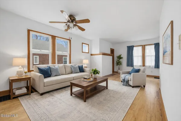 $275,000 | 18 Pine Avenue, Colonie, NY 12205
