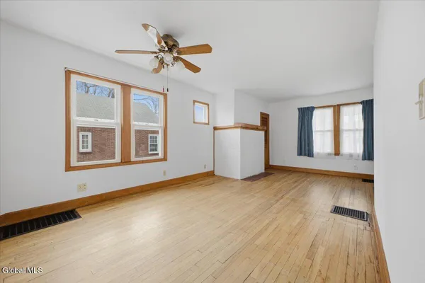 $275,000 | 18 Pine Avenue, Colonie, NY 12205