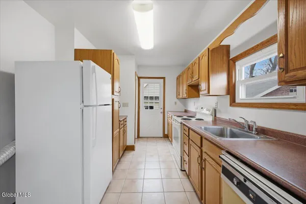 $275,000 | 18 Pine Avenue, Colonie, NY 12205