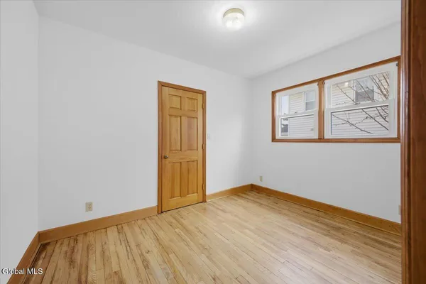 $275,000 | 18 Pine Avenue, Colonie, NY 12205