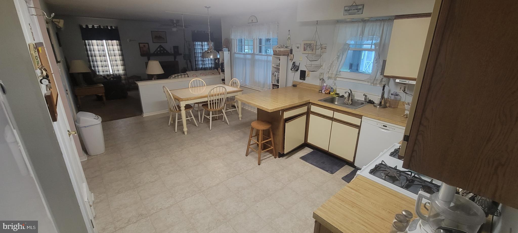 737 Jarrett Road Horsham, PA 19044 - Photo 5 of 27