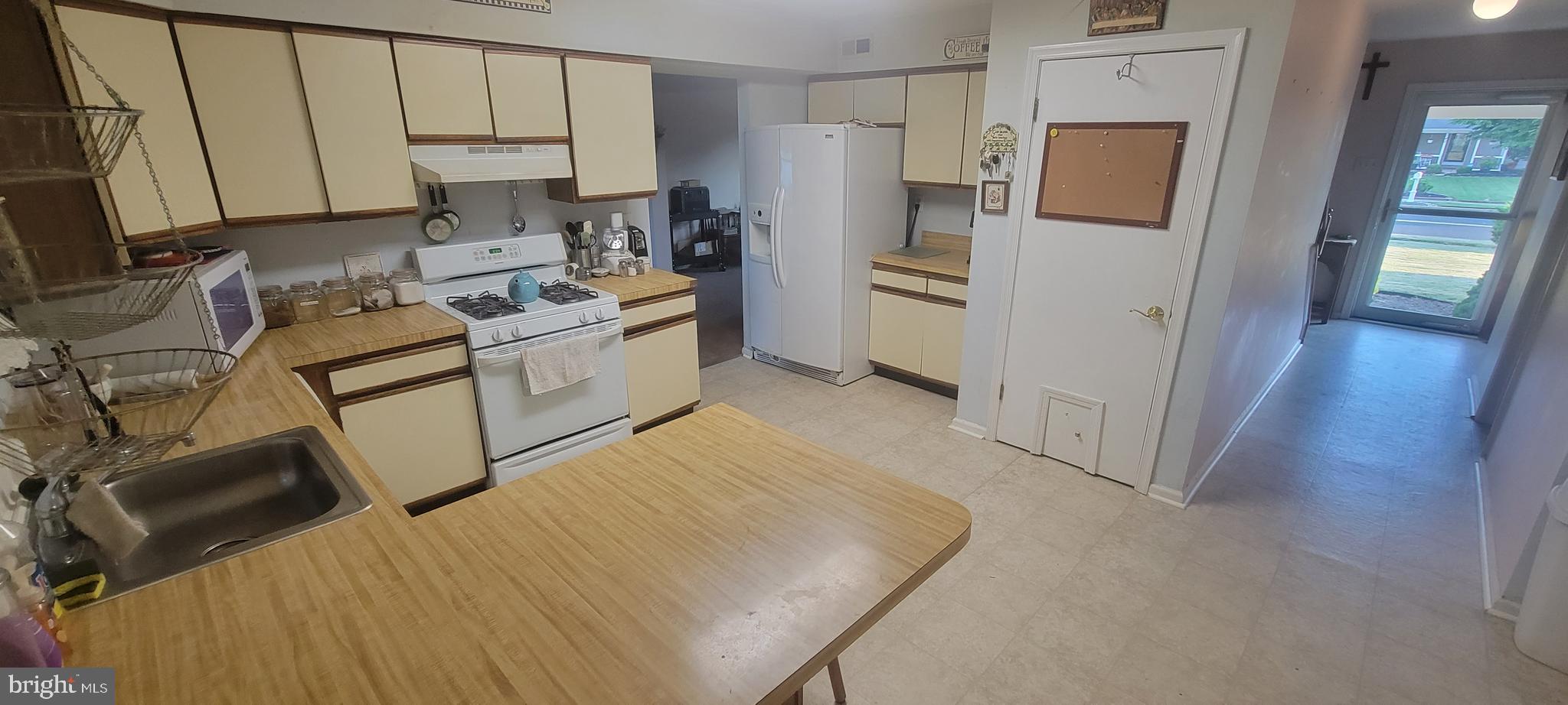 737 Jarrett Road Horsham, PA 19044 - Photo 7 of 27