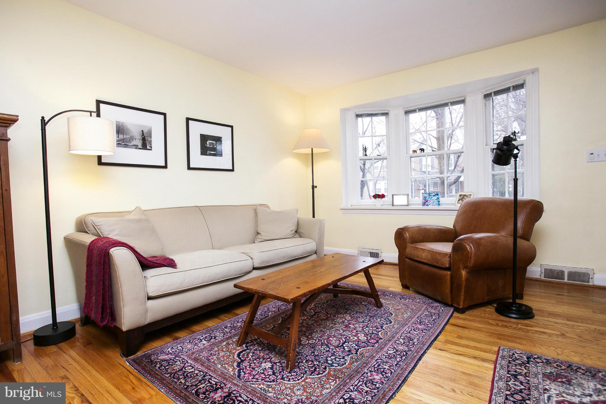 118 Hopkins Road Baltimore, MD 21212 - Photo 2 of 29 Living Room