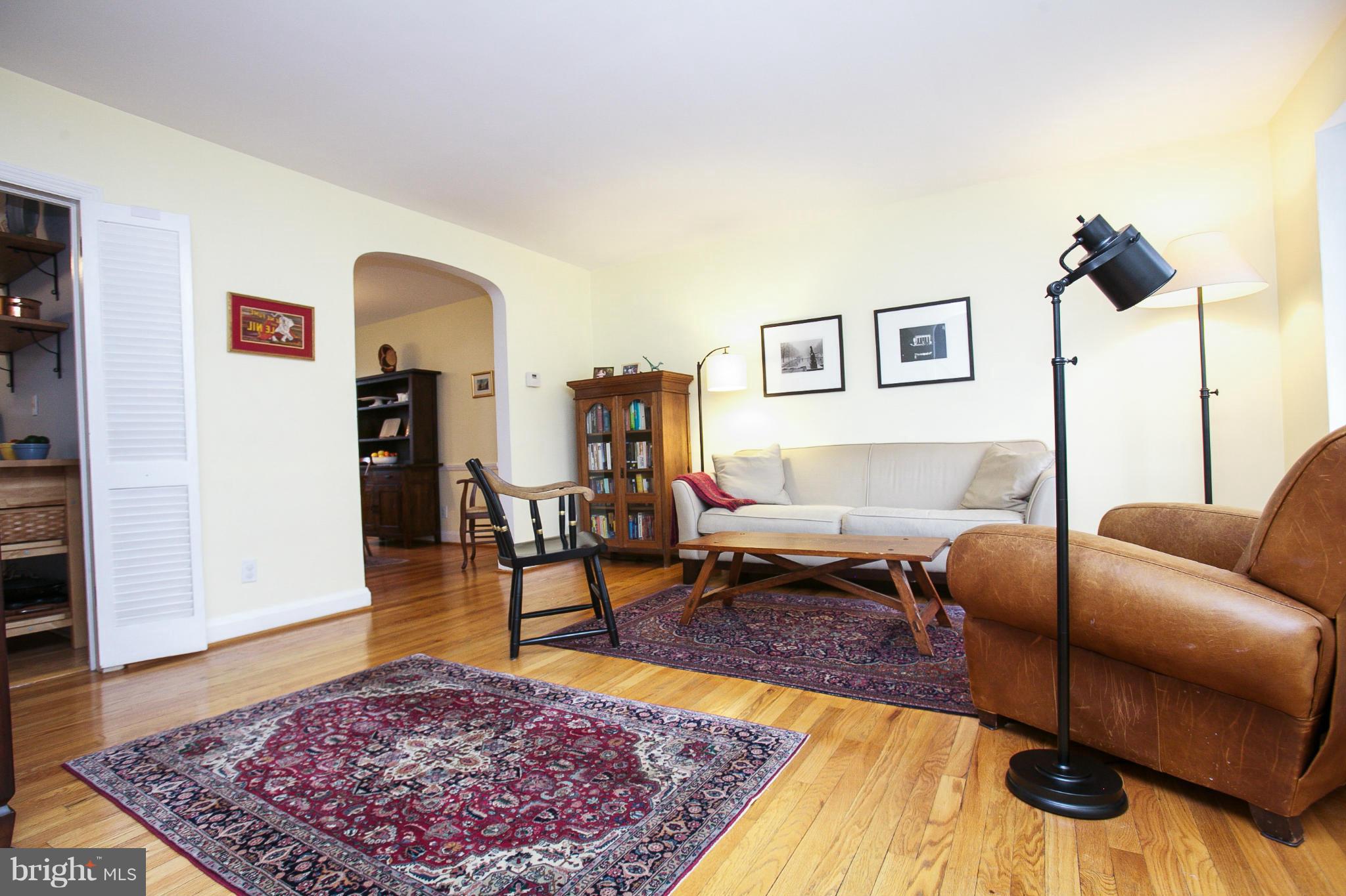 118 Hopkins Road Baltimore, MD 21212 - Photo 3 of 29 Living Room