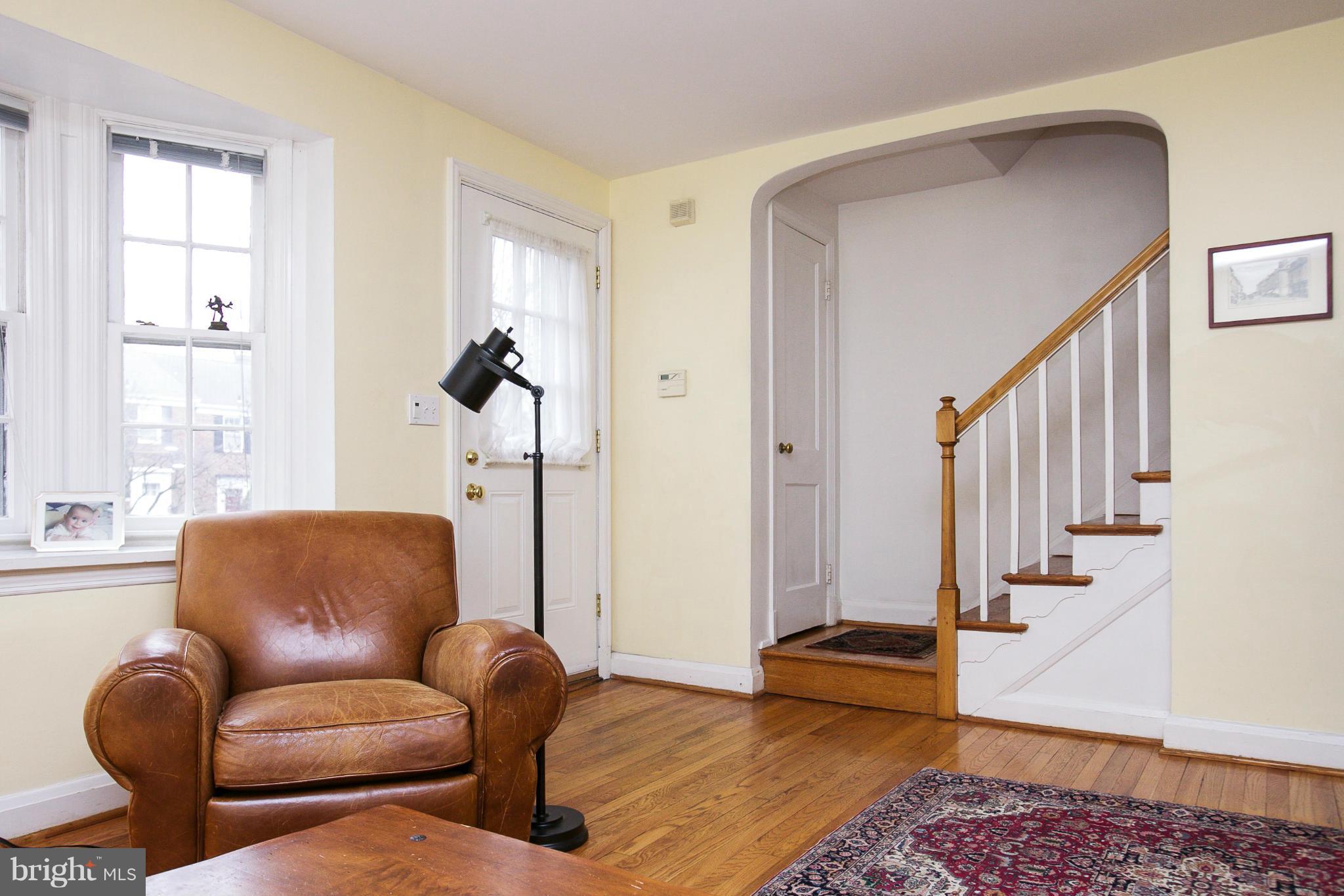 118 Hopkins Road Baltimore, MD 21212 - Photo 4 of 29 Living Room
