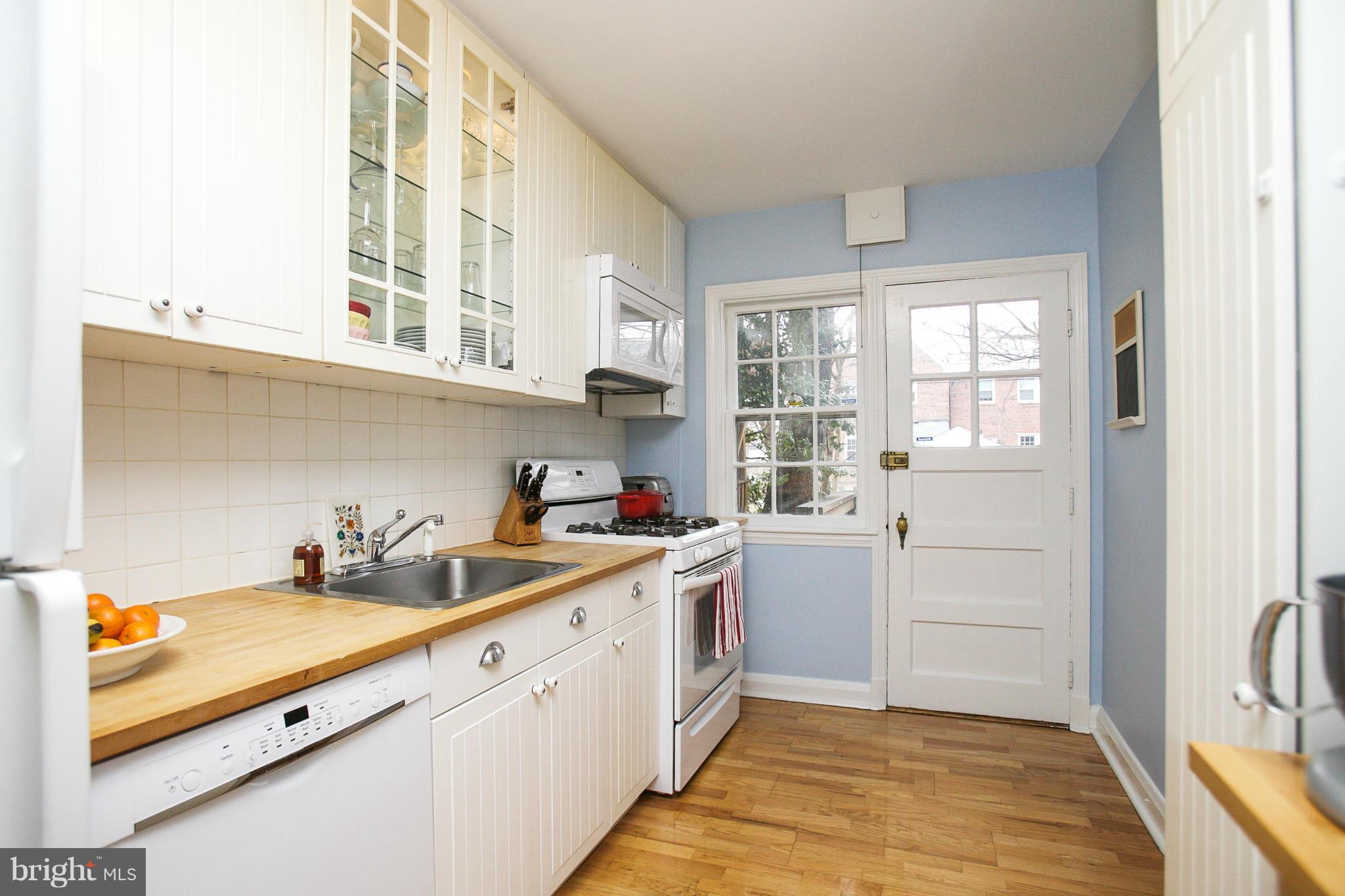 118 Hopkins Road Baltimore, MD 21212 - Photo 5 of 29 Kitchen