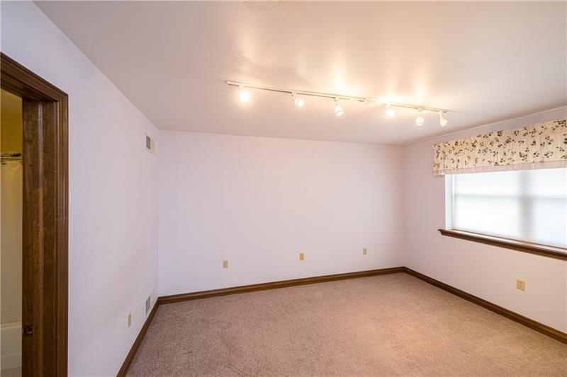 3972 Middle Road Glenshaw, PA 15116 - Photo 22 of 24 Gallery Image 22