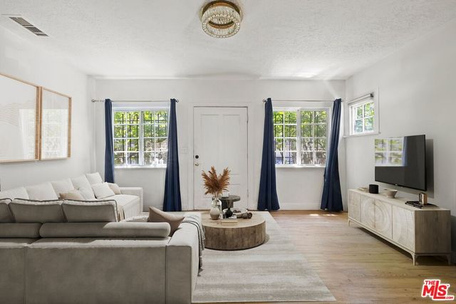 $1,325,000 | 1514 La Baig Avenue, Los Angeles, CA 90028