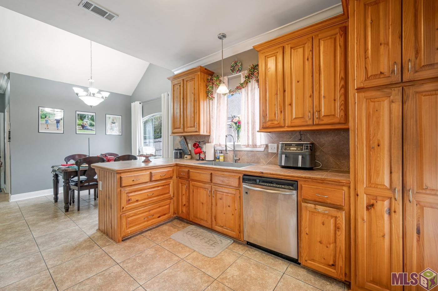 9160 Rue De Fluer Denham Springs, LA 70706 - Photo 11 of 24