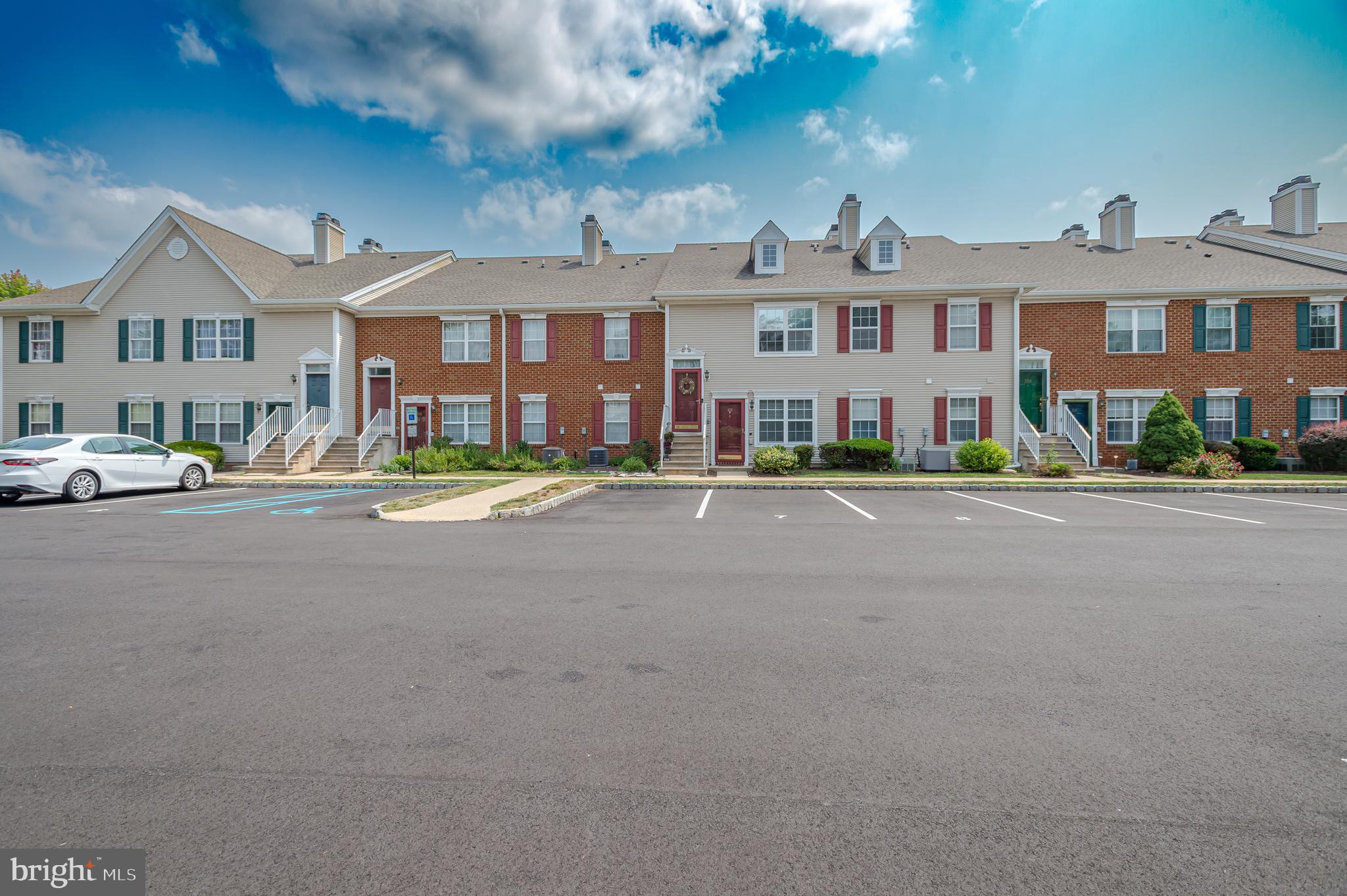 203 Castleton Court Pennington, NJ 08534 - Photo 3 of 11