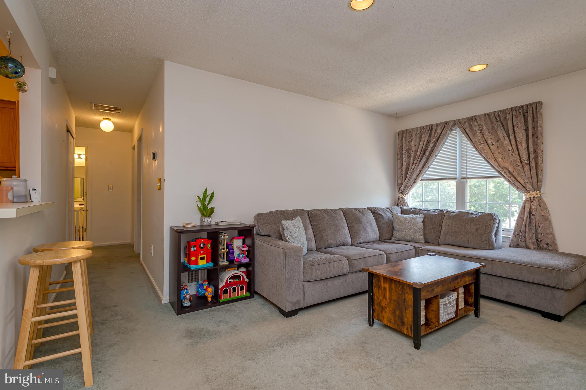 203 Castleton Court Pennington, NJ 08534 - Photo 5 of 11