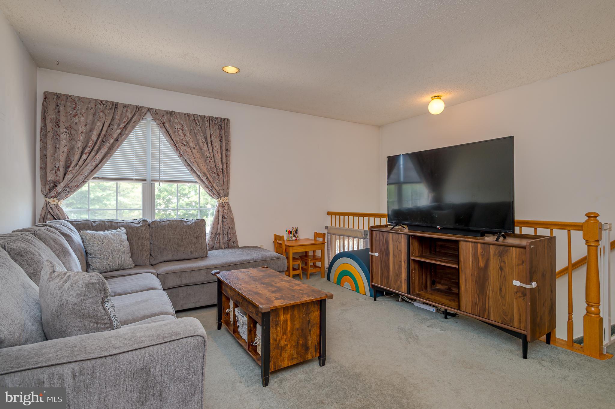 203 Castleton Court Pennington, NJ 08534 - Photo 6 of 11