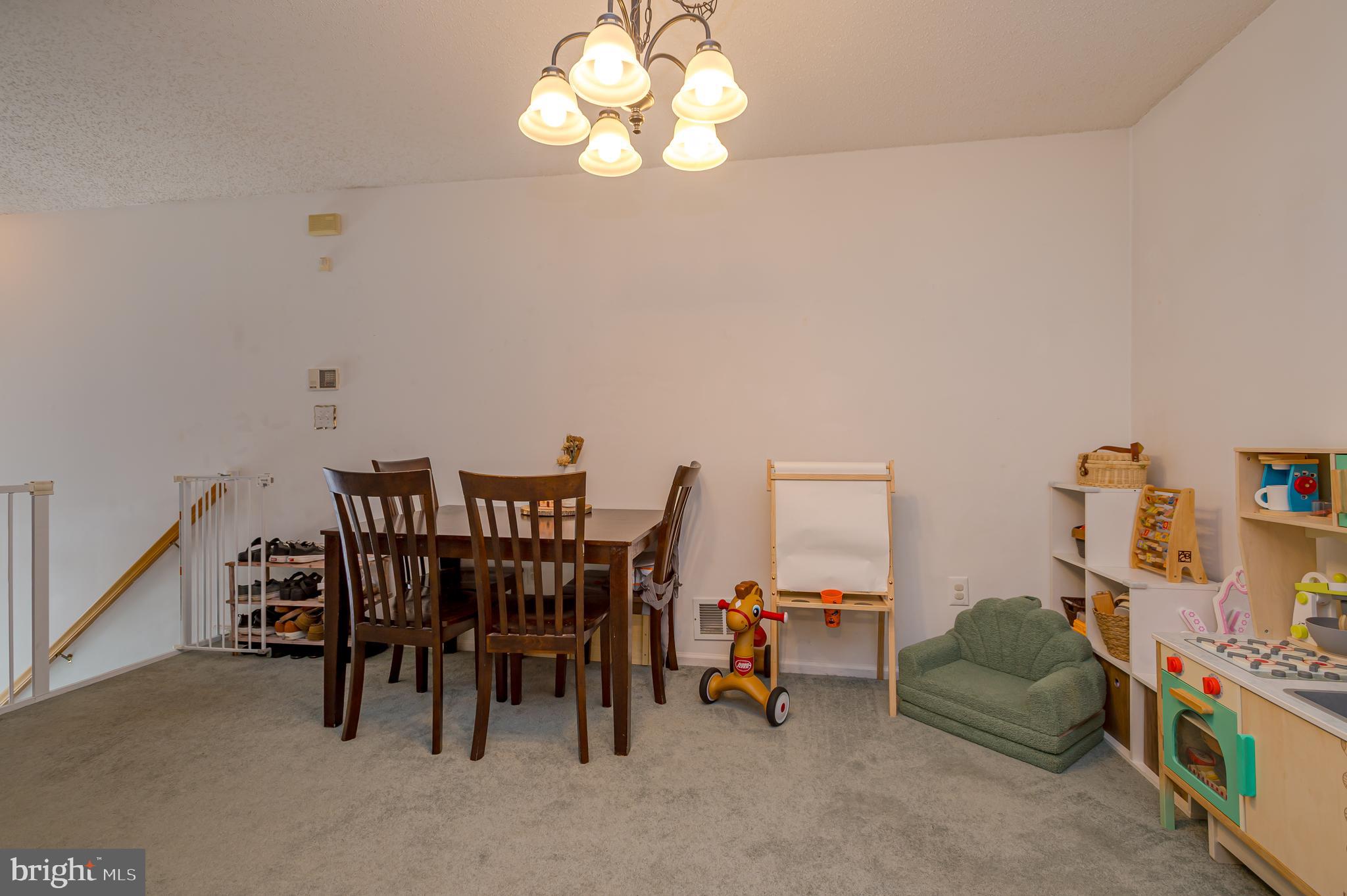 203 Castleton Court Pennington, NJ 08534 - Photo 7 of 11