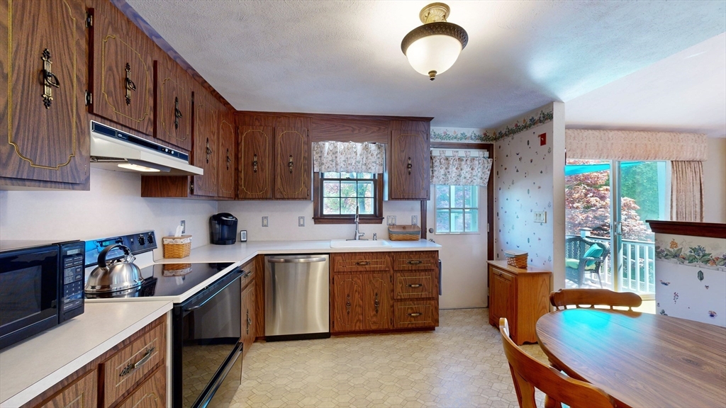 39 Riverside Drive Reading, MA 01867 - Photo 11 of 36 Gallery Image 11