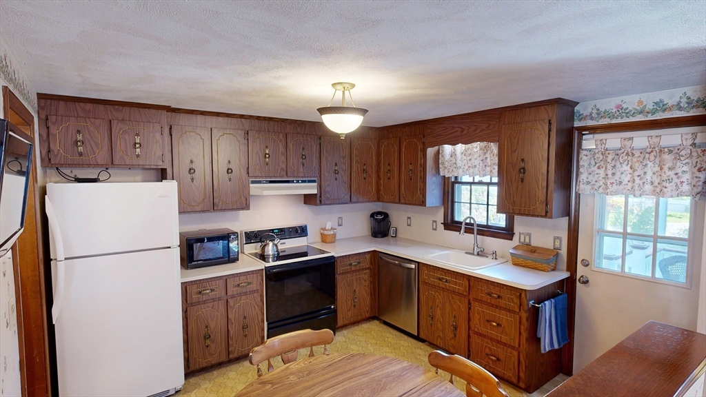 39 Riverside Drive Reading, MA 01867 - Photo 12 of 36 Gallery Image 12