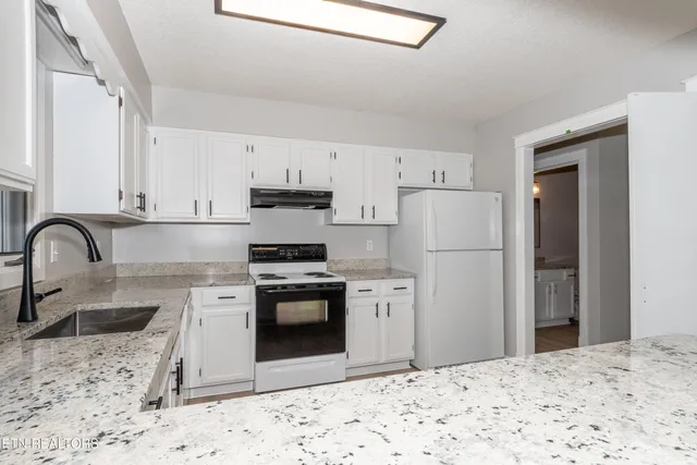 $574,900 | 1421 Cedar Park Drive, Maryville, TN 37803