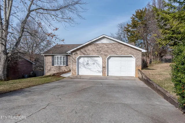 $574,900 | 1421 Cedar Park Drive, Maryville, TN 37803